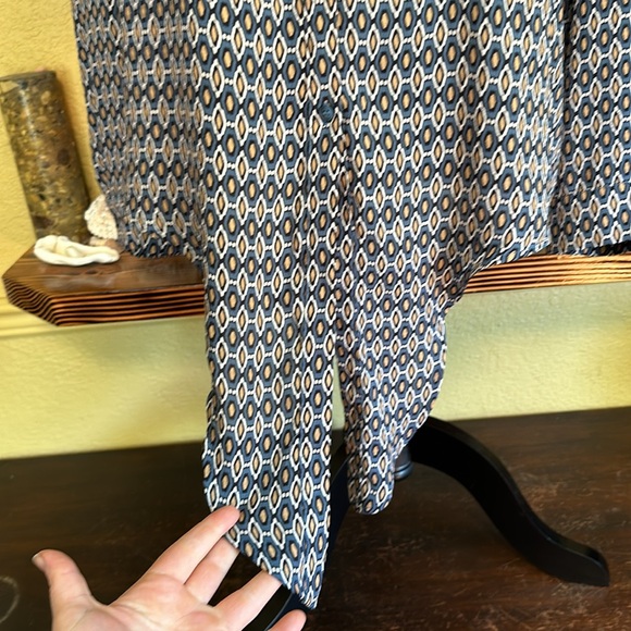 Pleione Button Down Shirt With Front Tie - Picture 3 of 9